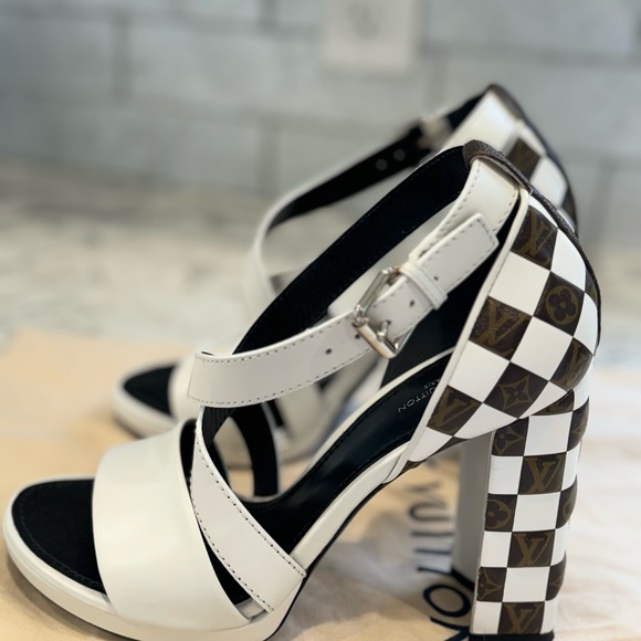 Louis Vuitton heels - Picture 3 of 10